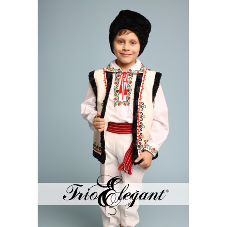 Costum National Moldovenesc pentru baieti 10
